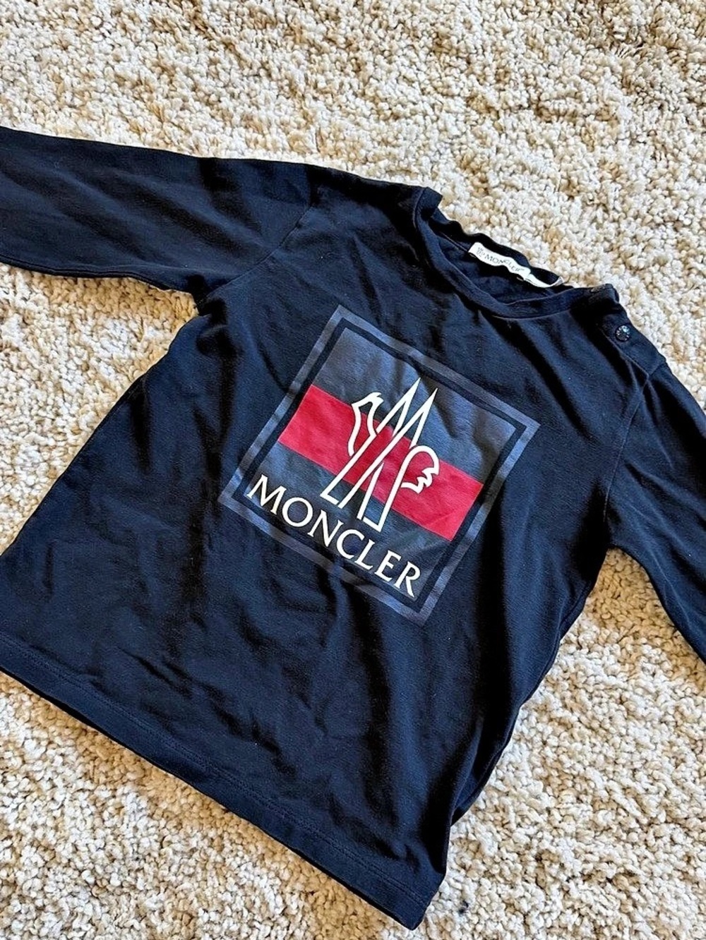 Moncler Enfant Kids Logo Graphic Long Sleeve Tee in Black & Red